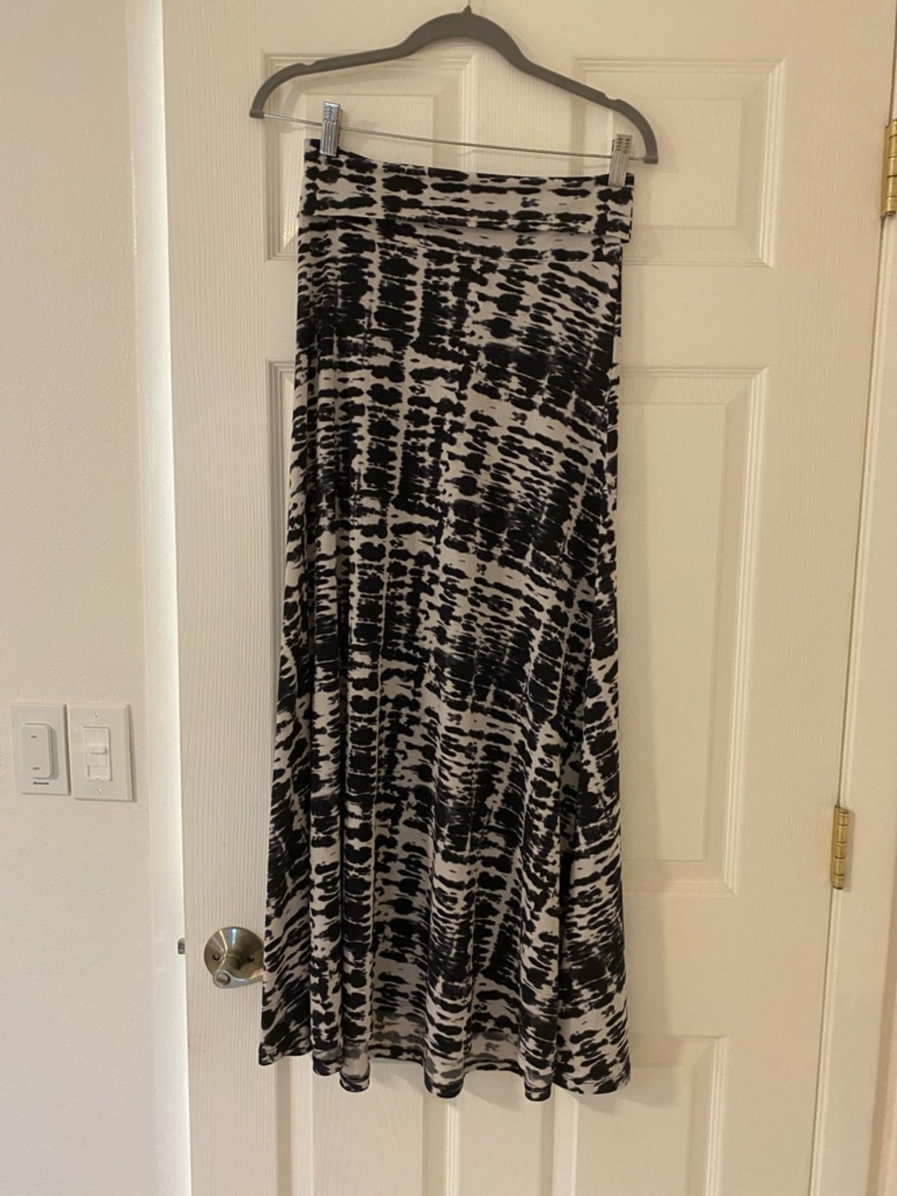 LuLaRoe Black and White Abstract Print Maxi Skirt / convertible dress. XS